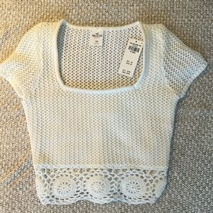 Hollister white top XXS never worn with tag and in  perfect condition.